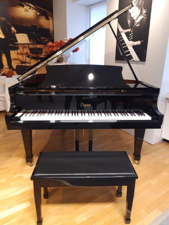 Boston GP-156 von 1996 in Schwarz glänzend