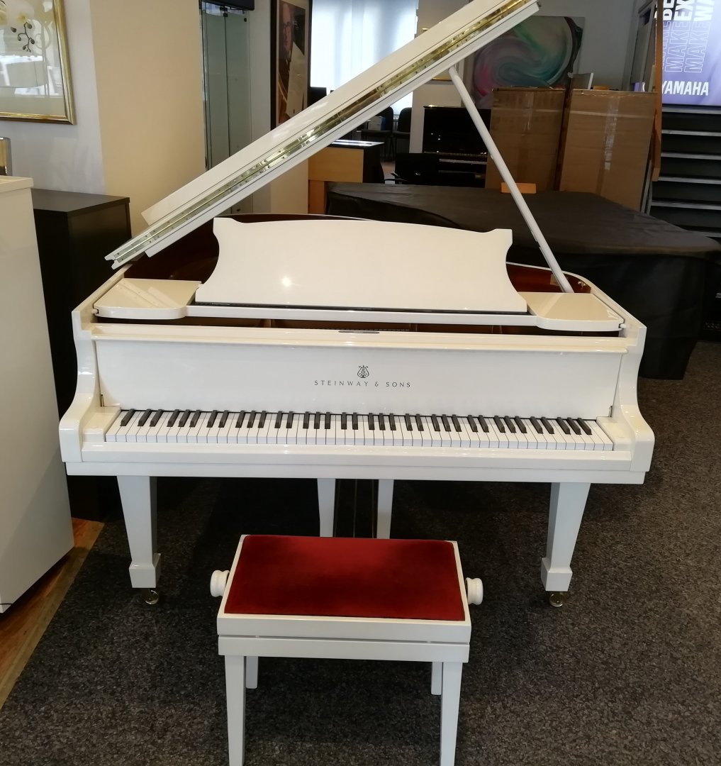 Steinway & Sons M-170 von 1992 in Weiß glänzend