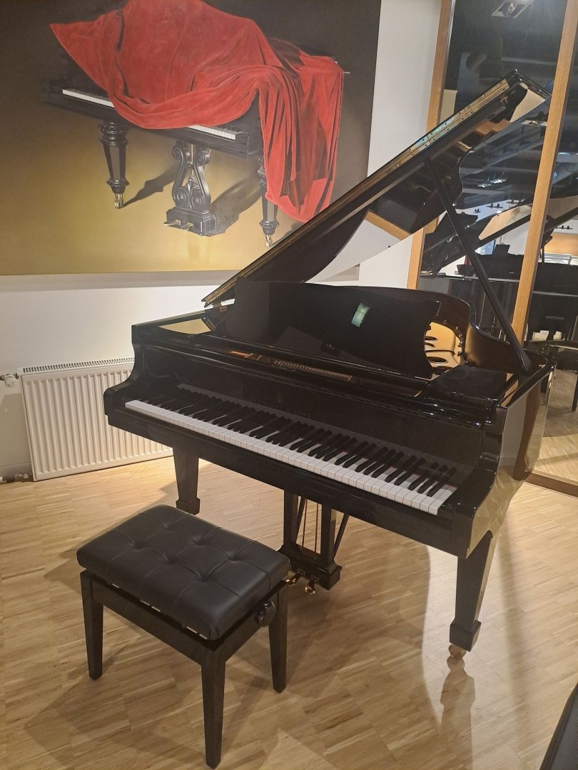 Steinway & Sons O-180 von 2000 in Schwarz glänzend