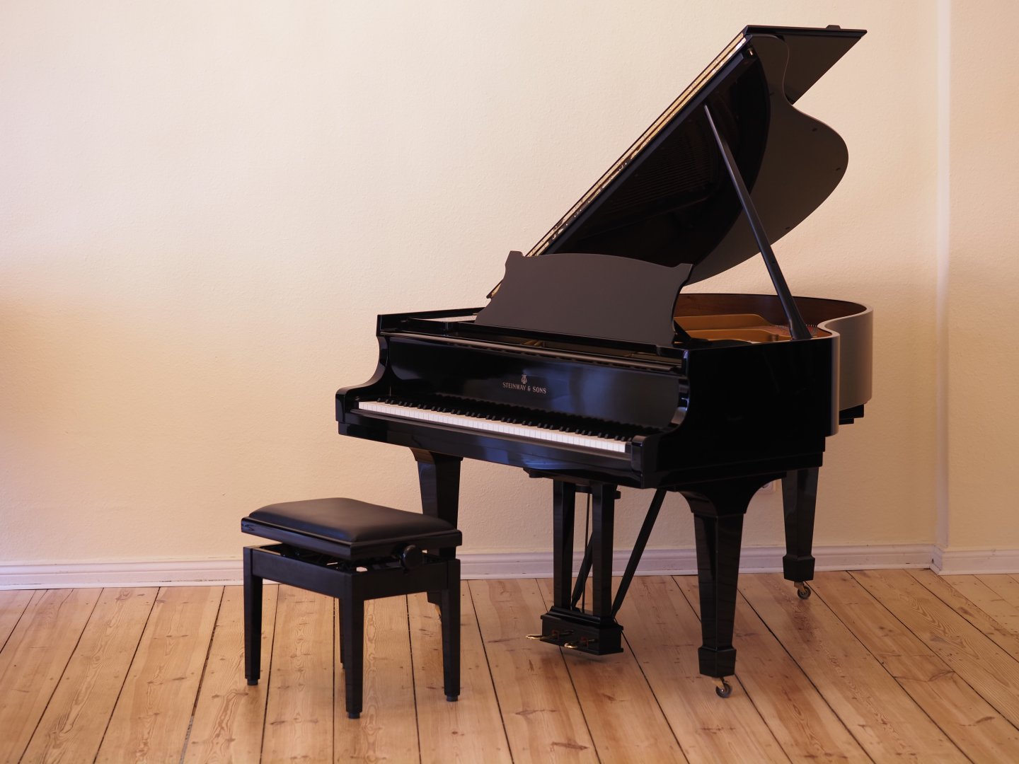 Steinway & Sons S-155 von 1963 in Schwarz glänzend