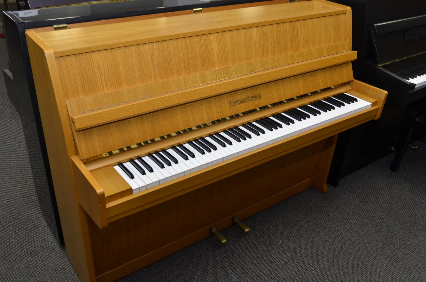 Grotrian-Steinweg 104 von 1973 in Eiche matt